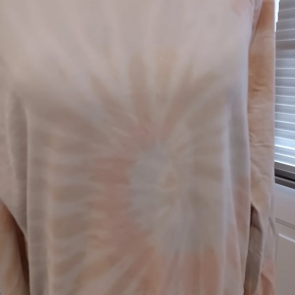 4/$60 Tie-Dye Lightweight Sweatshirt - Size Medium - Picture 2 of 8